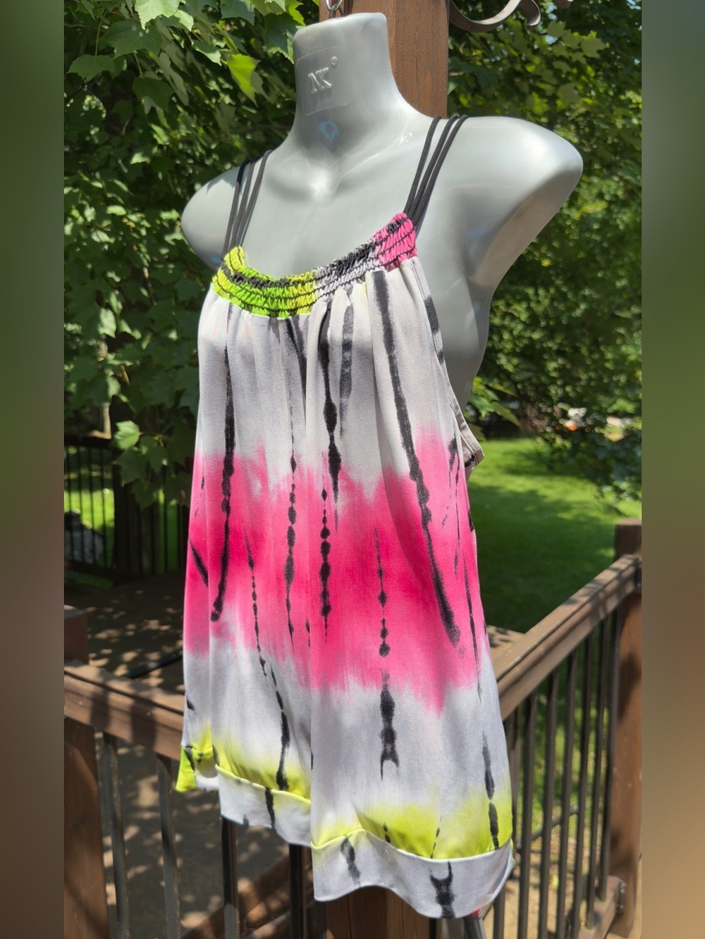 •3👚/ 25$ -Suzy Shier Pink, Gray & Lime Tie-Dye Spaghetti Strap Tank | Large - Picture 4 of 7